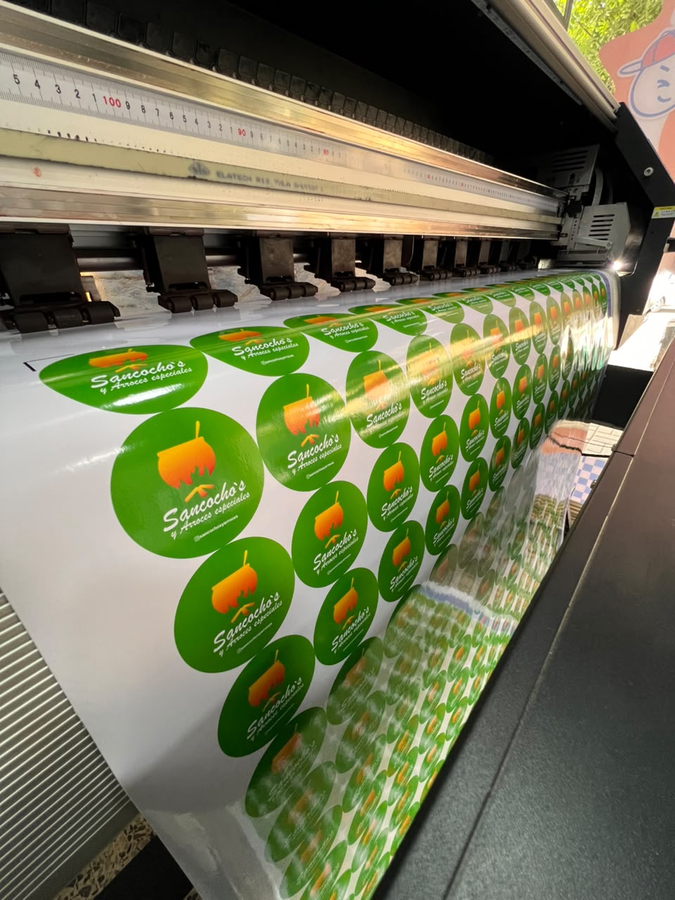Segundo pliego de stickers publicitarios