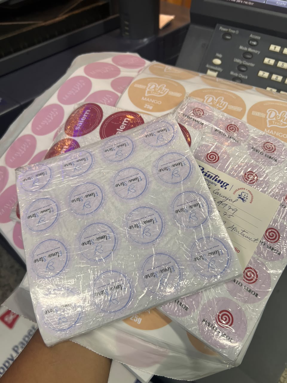 Stickers con corte de contorno para empaques y productos – foto 10